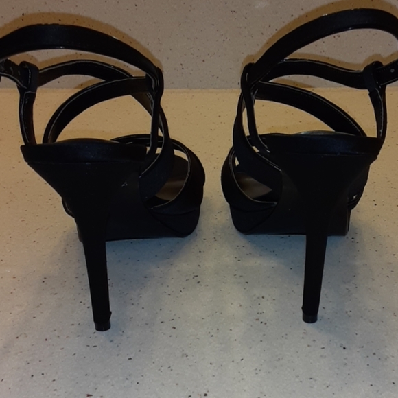 Kelly &Katie - Picture 8 of 8